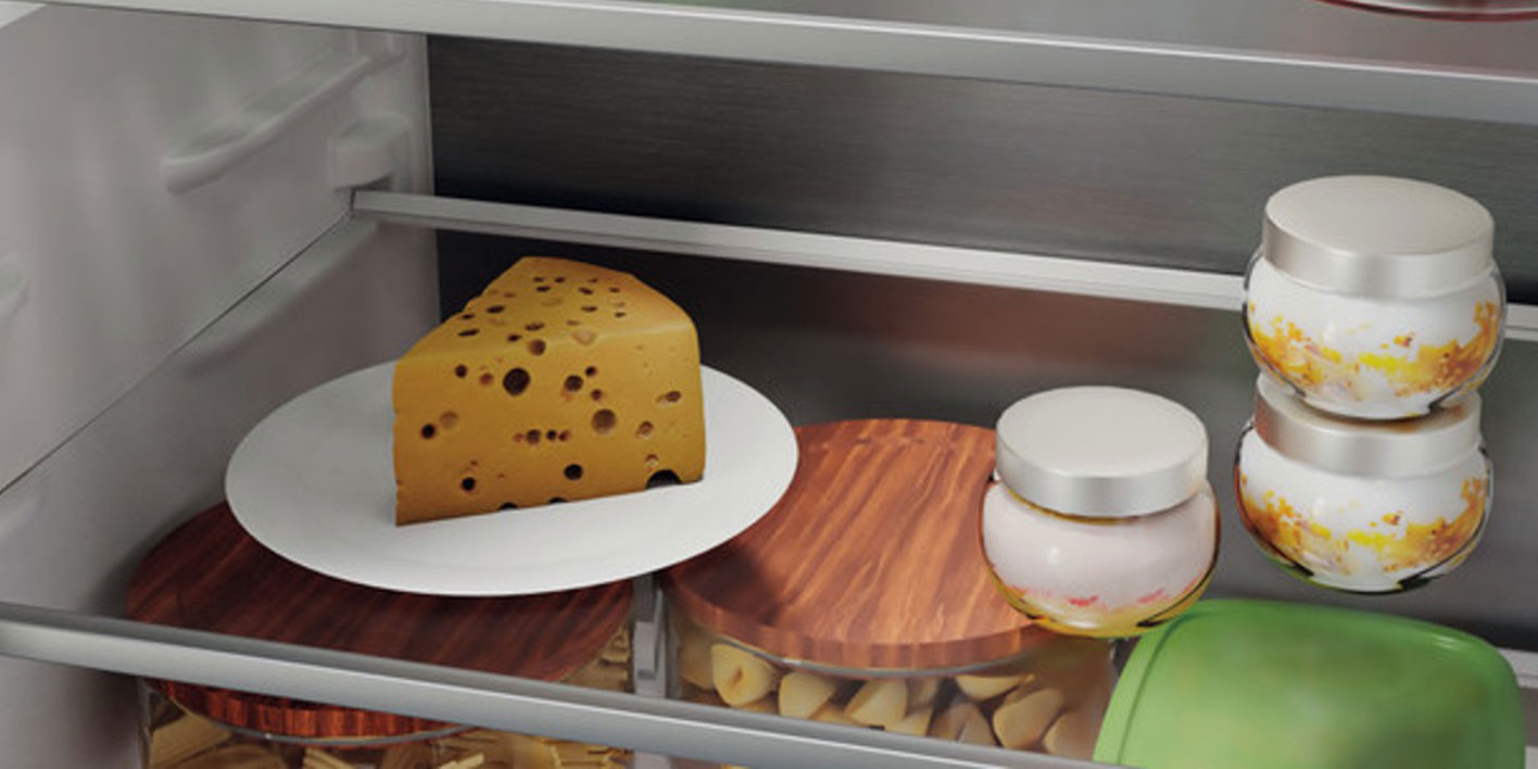 Металлическое обрамление полок и металлическая задняя стенка