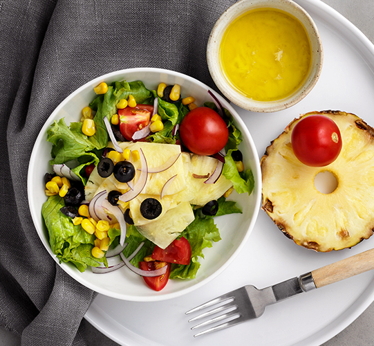 Рецепт салата с ананасами и маслинами