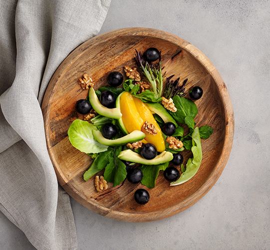 Рецепт салата с манго, авокадо и рукколой